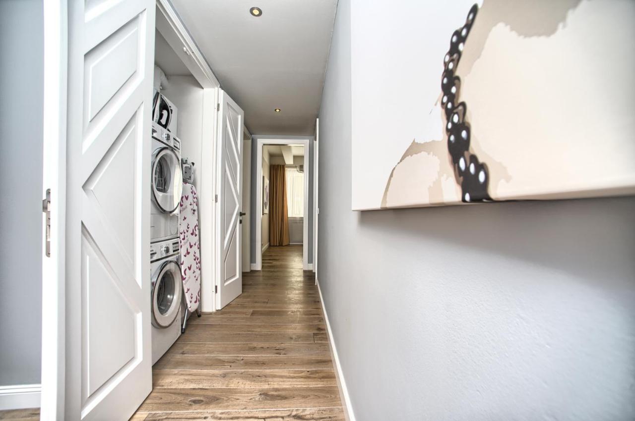 Exclusive 2 Bedroom Old Town - 2 Baths, Balcony And View - By * Prague