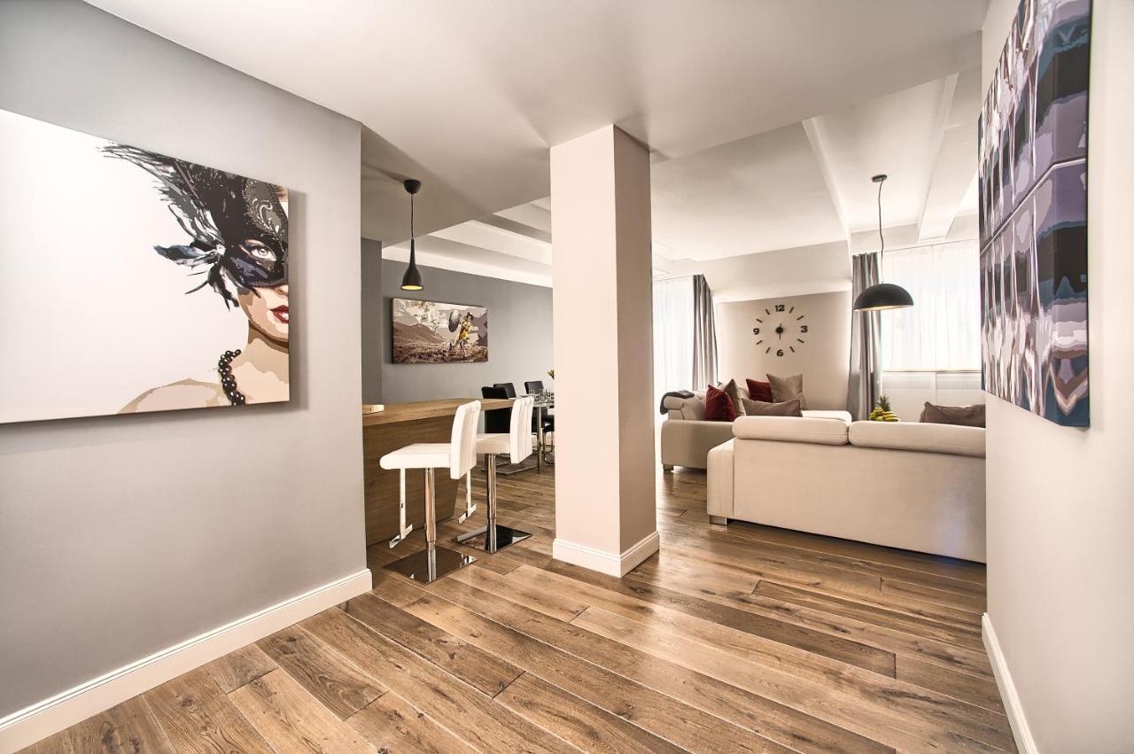 Exclusive 2 Bedroom Old Town - 2 Baths, Balcony And View - By Prague